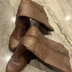 Barely worn brown leather Life Stride knee-high boots